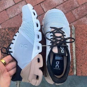 On cloud womens shoes size 8